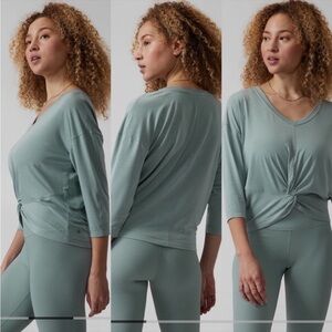 Athleta Embody Twist Front 3/4 Sleeve Top 
Sage Blue Green Women's XS